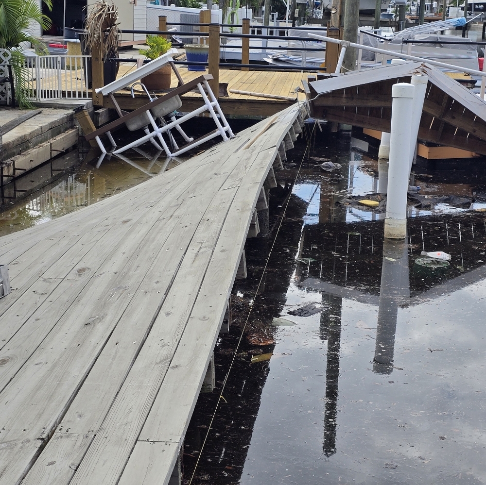 FLOOD LOSS. SEE PICS. - Picture 5 of 6